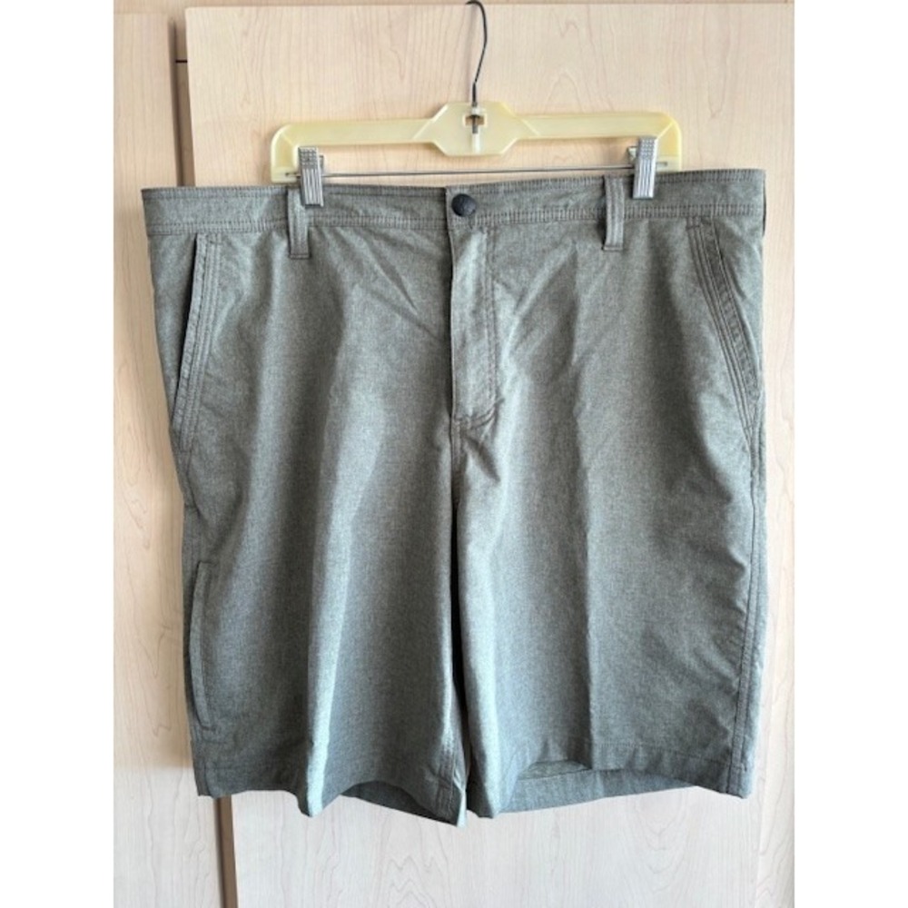 GH Bass & Co Men's Size 40W 10L Green‎ Flat Front Casual Shorts Outdoors